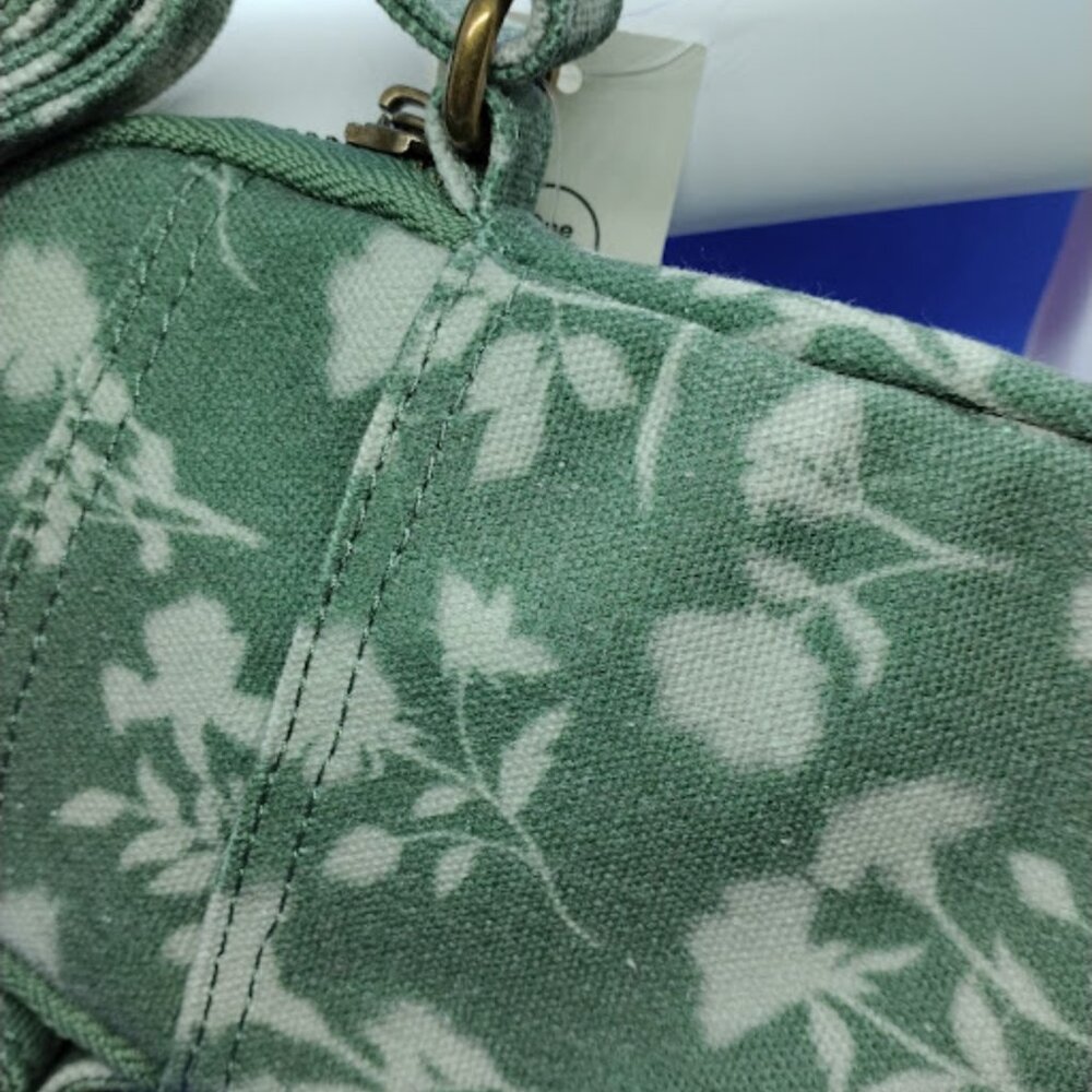 NWT...No Boundaries Canvas Mini Crossbody Bag, Women's - Picture 5 of 10
